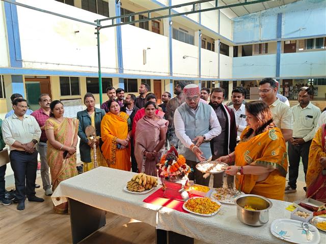 शासकीय चंदूलाल चंद्राकार कला एवं विज्ञान महाविद्यालय पाटन में दिनांक 23/01/ 2026 को वसंत पंचमी के पावन पर्व पर सरस्वती पूजा का आयोजन