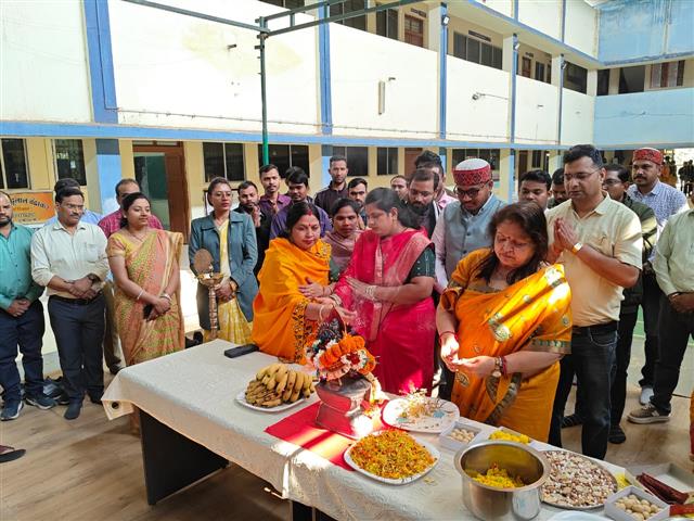 शासकीय चंदूलाल चंद्राकार कला एवं विज्ञान महाविद्यालय पाटन में दिनांक 23/01/ 2026 को वसंत पंचमी के पावन पर्व पर सरस्वती पूजा का आयोजन
