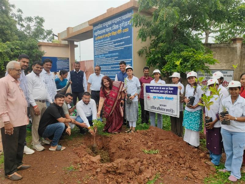 Govt. Chandulal Chandrakar Arts & Science College, Patan - Plantation : Kargil vijay diwas 