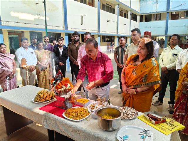 शासकीय चंदूलाल चंद्राकार कला एवं विज्ञान महाविद्यालय पाटन में दिनांक 23/01/ 2026 को वसंत पंचमी के पावन पर्व पर सरस्वती पूजा का आयोजन