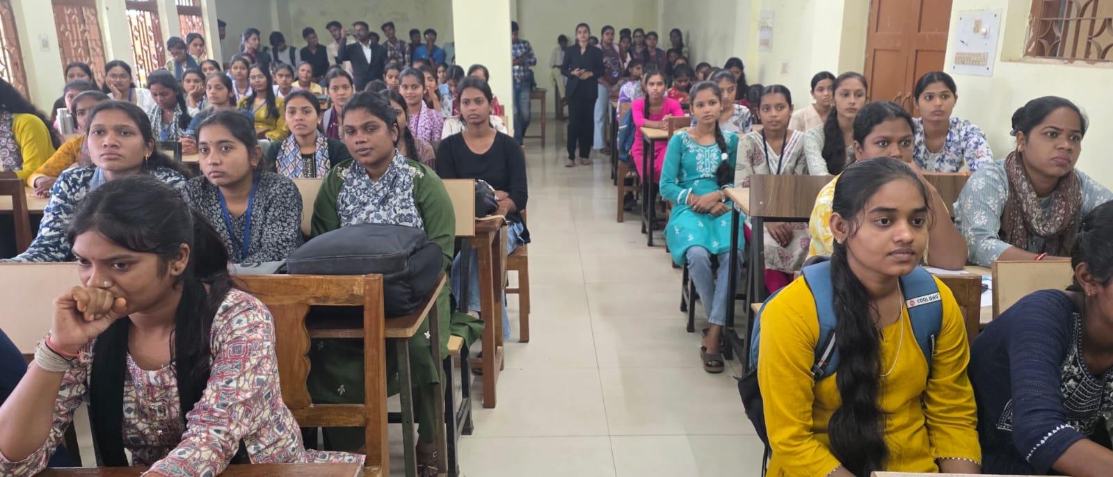 शासकीय चंदूलाल चंद्राकर स्नातकोत्तर महाविद्यालय पाटन मे प्राचार्य डॉ नंदा गुरवारा के मार्गदर्शन मे यूनिसेफ़ संस्था के सहयोग से महाविद्यालय छात्र छात्रा